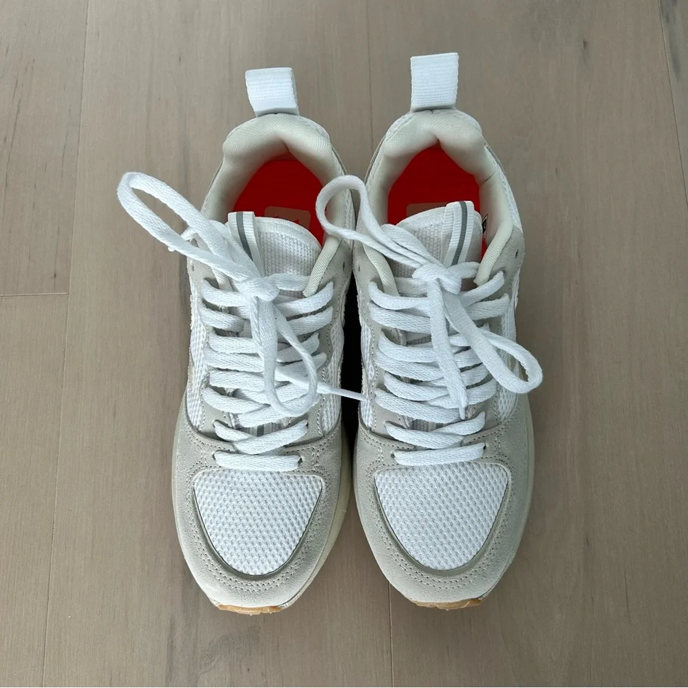 Veja Venturi II Women's Sneakers, Size 5, fits like a 6! Runs big. NWOT - Picture 8 of 15